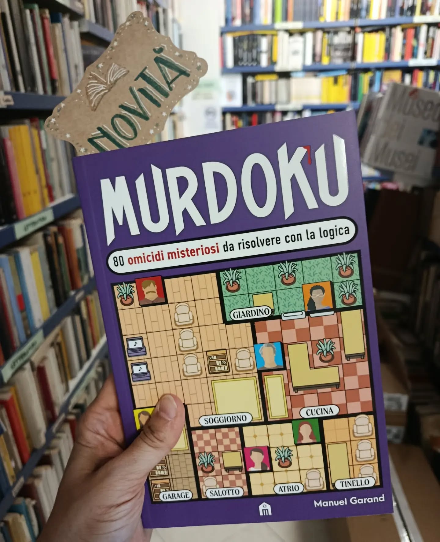 "Murdoku"
di Manuel Garand
Salani editore 

Novità 

La serie bestseller che sta mettendo alla prova amanti del crime e dell’enigmistica di tutto il mondo
Risolvi questi 80 casi grazie al tuo ingegno. Completa la griglia avvalendoti di tutti gli elementi a tua disposizione: personaggi, stanze, mobili, animali, oggetti… Non trascurare nulla: ogni dettaglio potrebbe rivelarsi fondamentale per le indagini.
Immergiti in ciascuno di questi scenari coinvolgenti, che uniscono i meccanismi familiari dei sudoku alle sfide dei giochi di logica, mentre ispezioni una banca, un casinò, un torneo di scacchi, un teatro dell’Opera... e tantissime altre scene del crimine!

All’interno di questo libro troverai:
• 80 coinvolgenti casi di difficoltà crescente
• Coloratissimi scenari a tema, per calarti nella situazione e farti sentire un vero detective sul campo
• Una lista di sospettati e una serie di indizi per collocarli sulla scena del crimine. Per posizionarli, segui la regola n°1 del sudoku: in ogni riga e colonna della griglia può esserci uno e un solo personaggio. Sta a te scoprire dove ogni potenziale colpevole si trovava al momento del delitto!
Identifica l’assassino scoprendo chi è l’unica persona nella stessa stanza con la vittima.

#murdoku #manuelgarand #salanieditore #novità